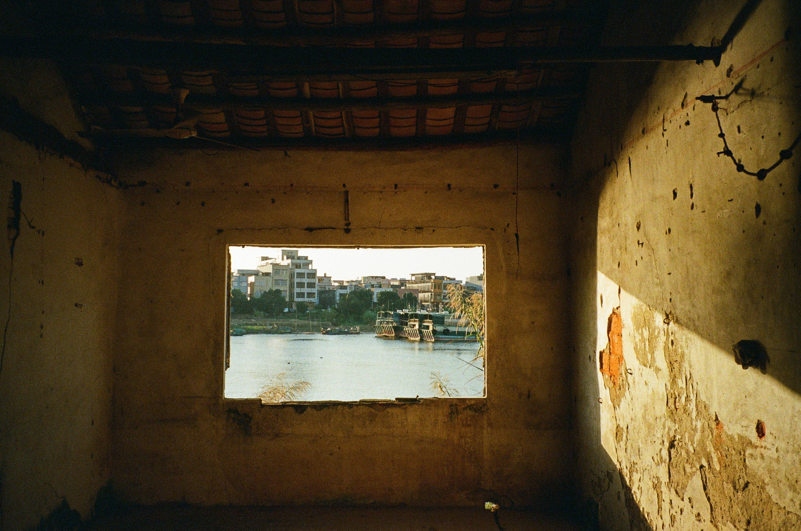 A window overlooking the river in Yangjiang, China